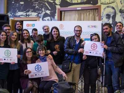 Siamo andati a trovare lo staff della web radio (che conta una ventina di persone) nello studio ospitato all�interno del �Mat-Laboratorio Urbano�
